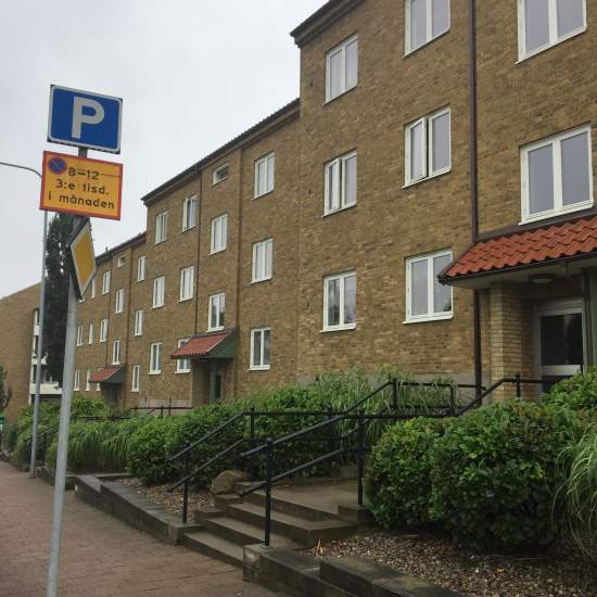 Inklädsel av fönster montering av hängrännor och stuprör